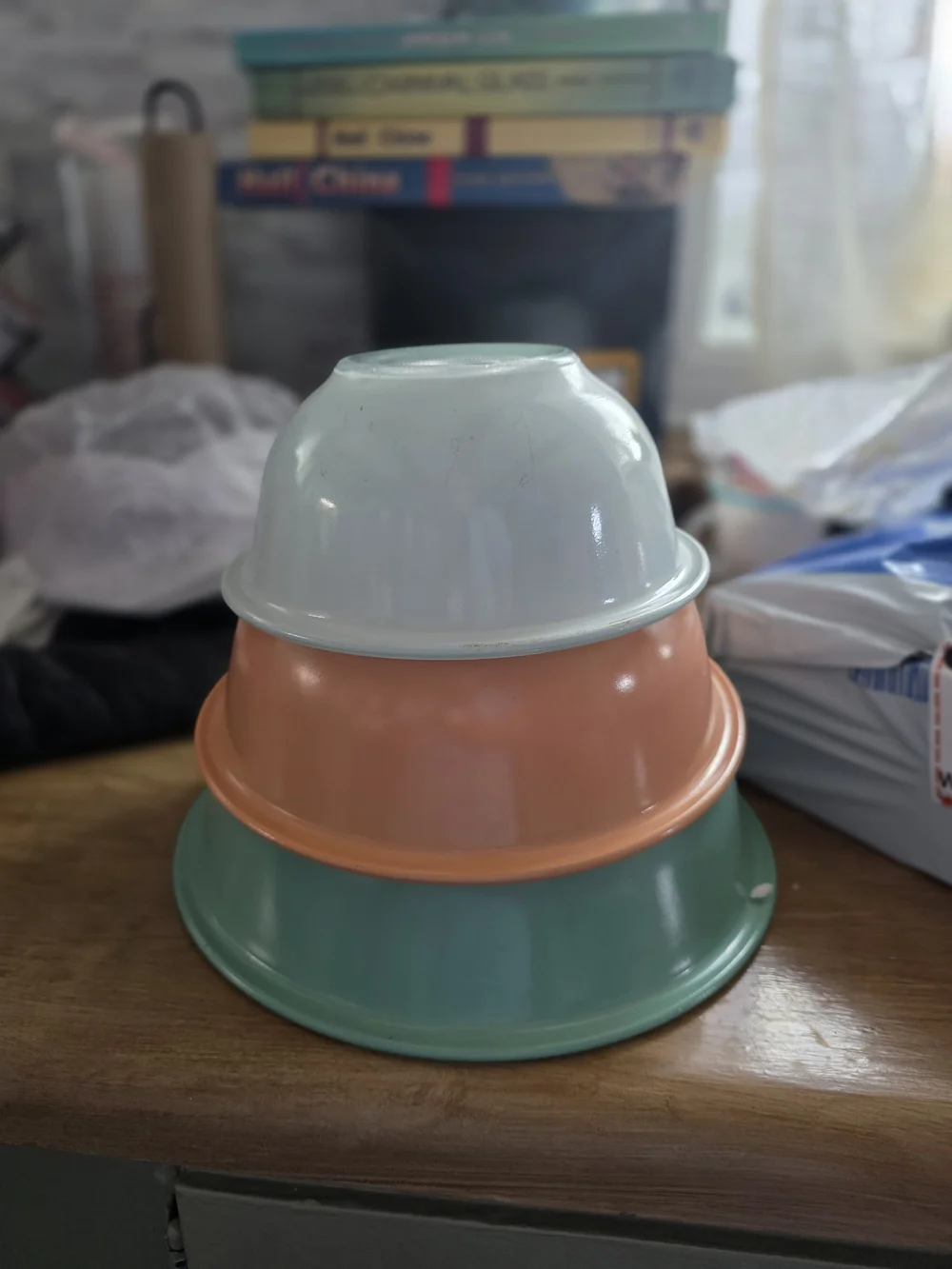 Set of 3 Vintage Pyrex Mixing Bowls in Mint, Peach, and Pale Blue